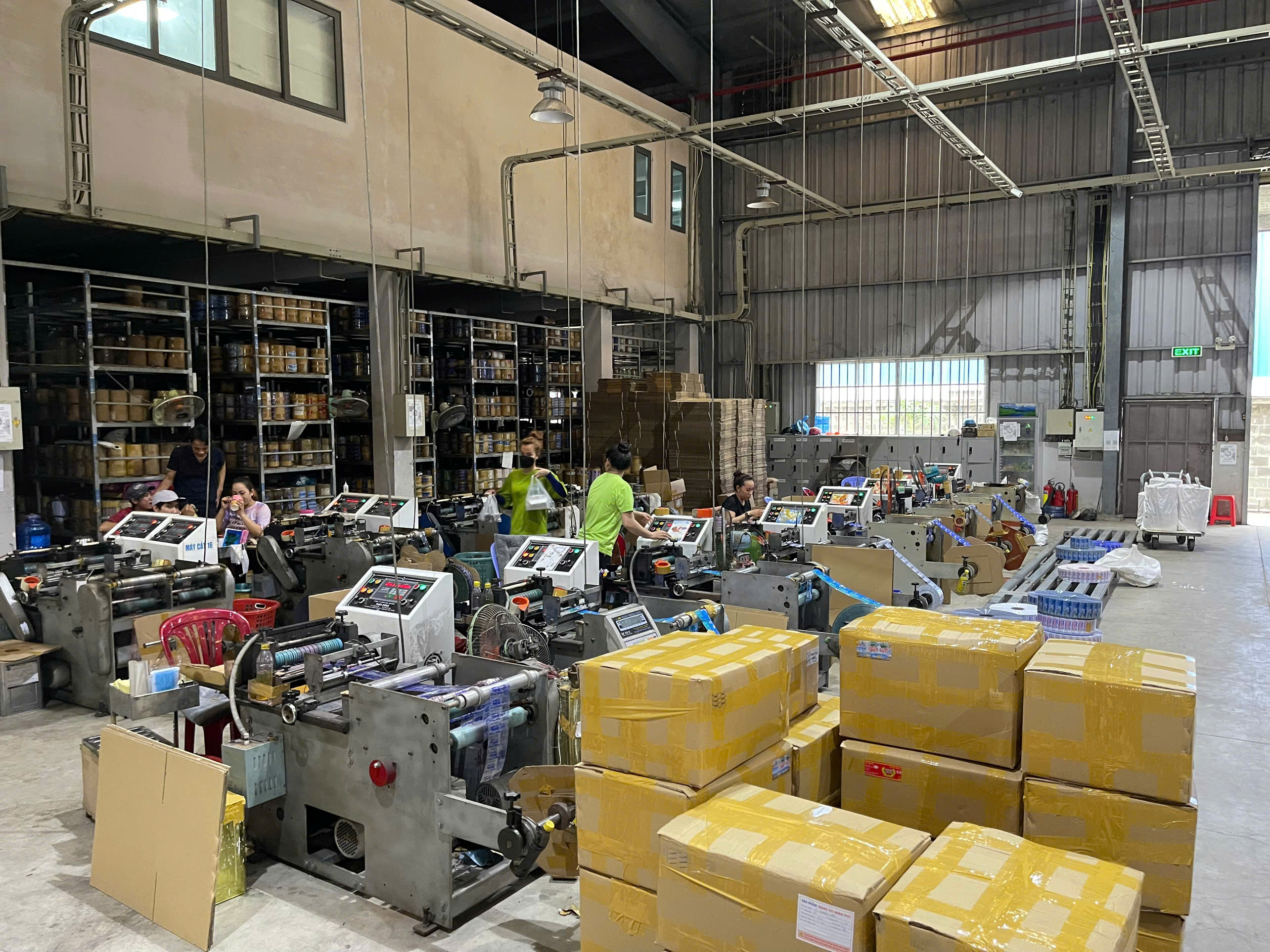 thiết kế nhãn chai nước suối