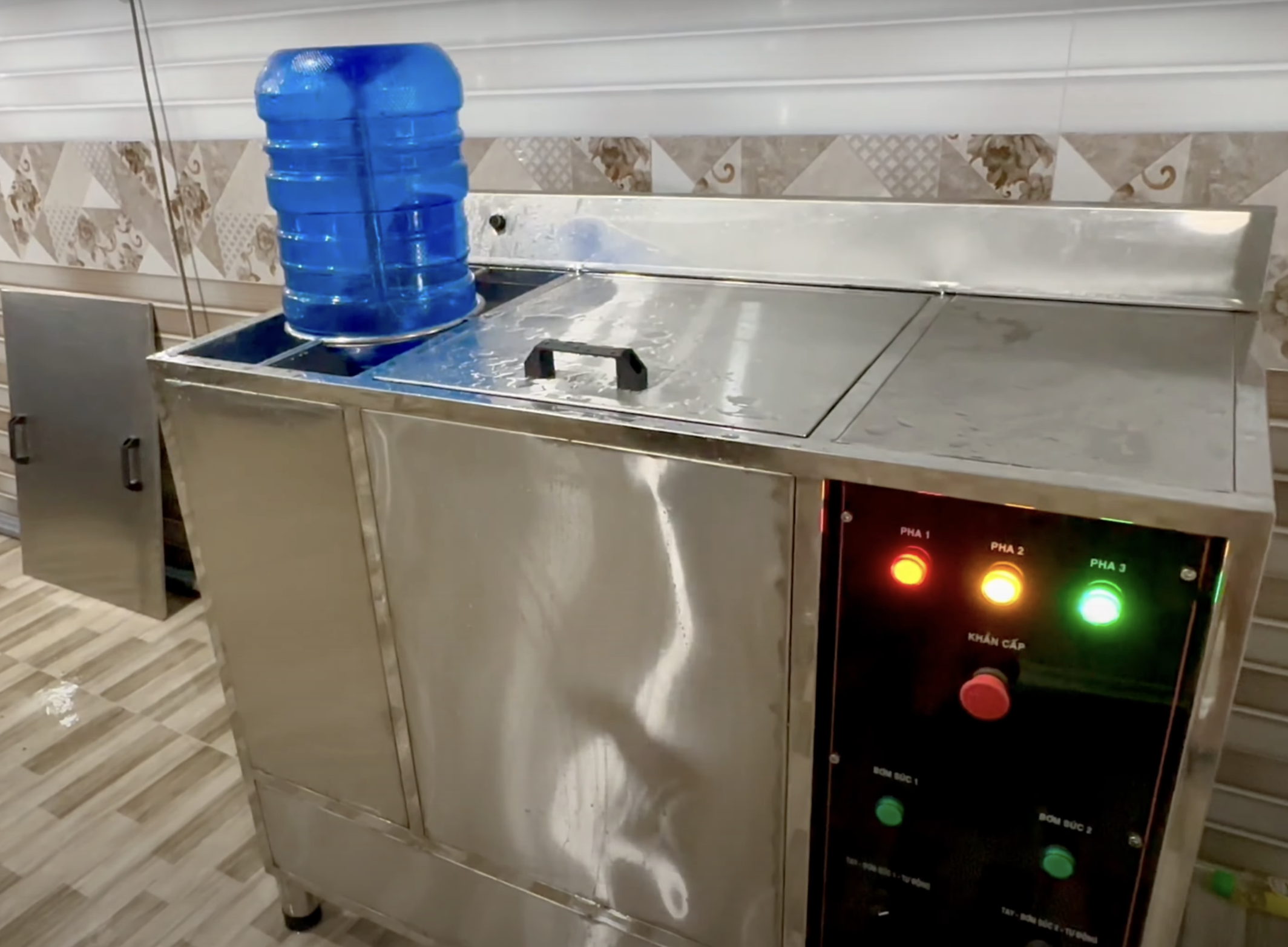 Máy rửa bình tự động