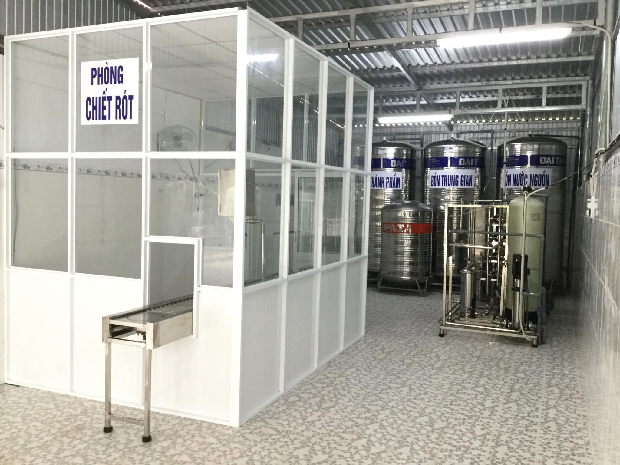 Bàn chiết rót thủ công