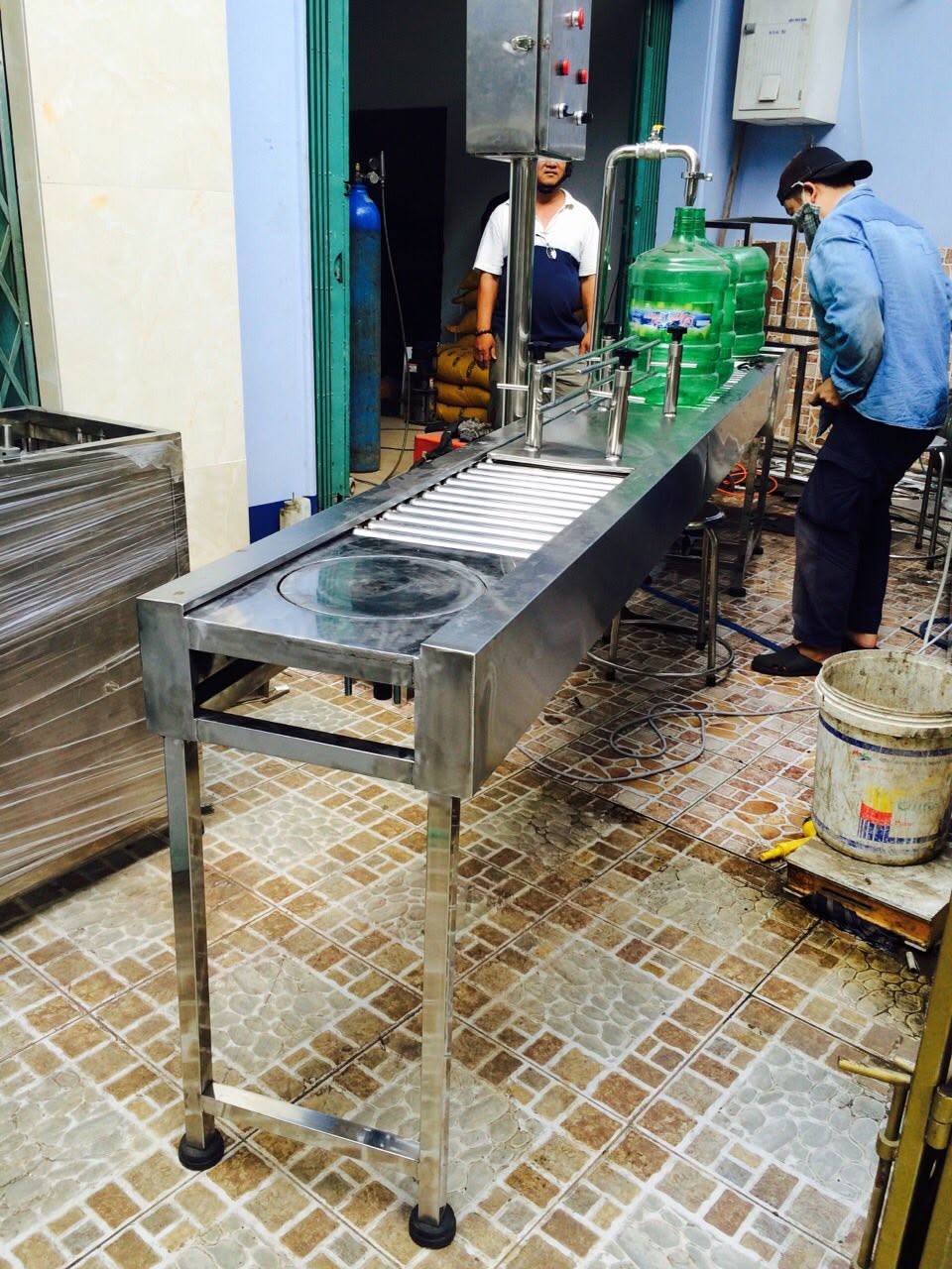 Bàn chiết rót thủ công