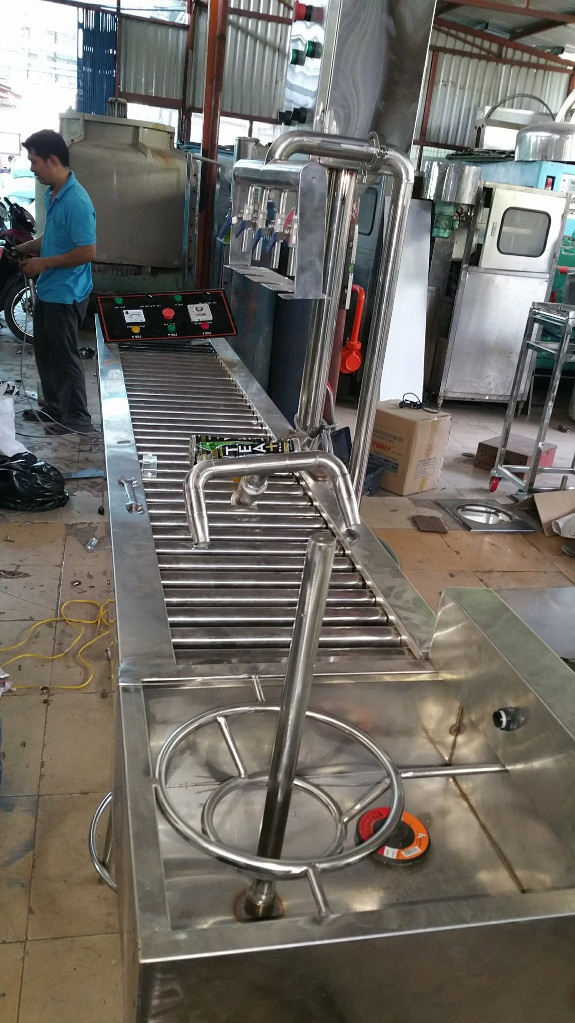 Bàn chiết rót thủ công